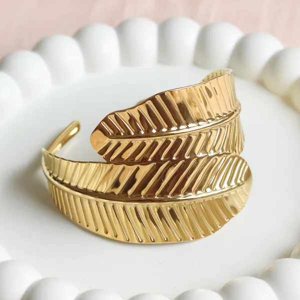 Leaf_Curved_Chic_Bracelet_Adjustable