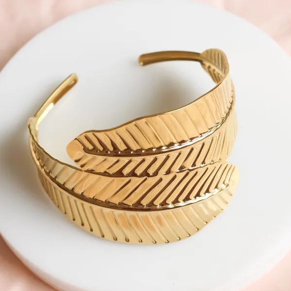 Leaf_Curved_Chic_Bracelet_Adjustable