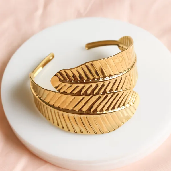 Leaf_Curved_Chic_Bracelet_Adjustable