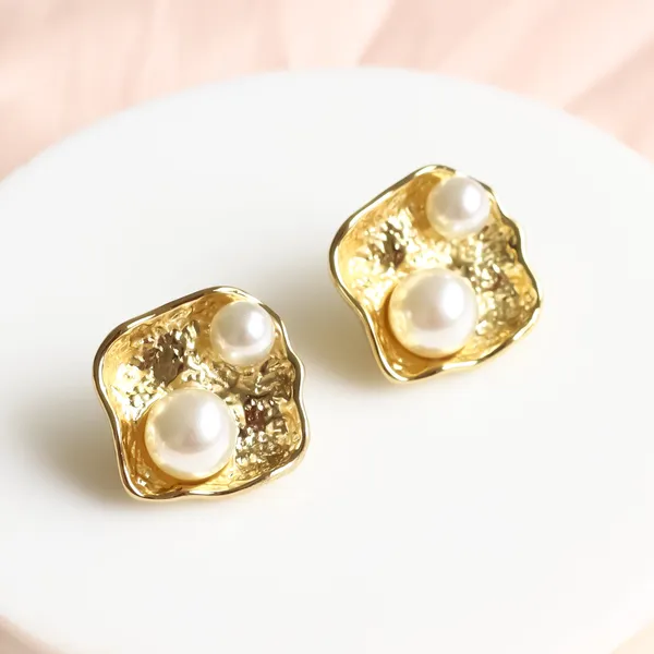 Pearl_Gold_Studs