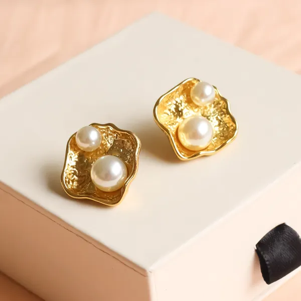 Pearl_Gold_Studs