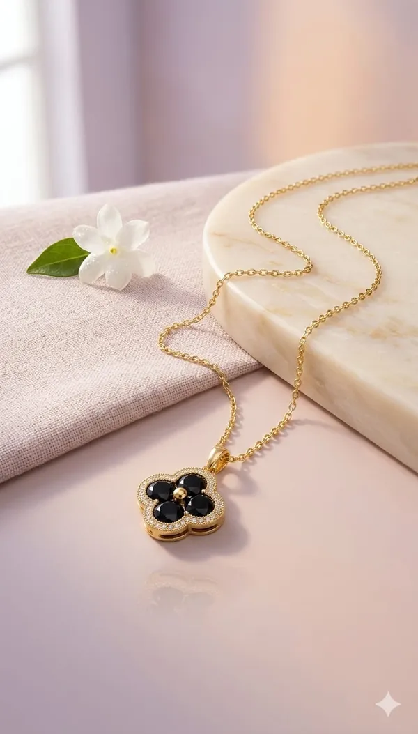 Black_Gold_Metal_Clover_Pendant_Necklace_For_Women