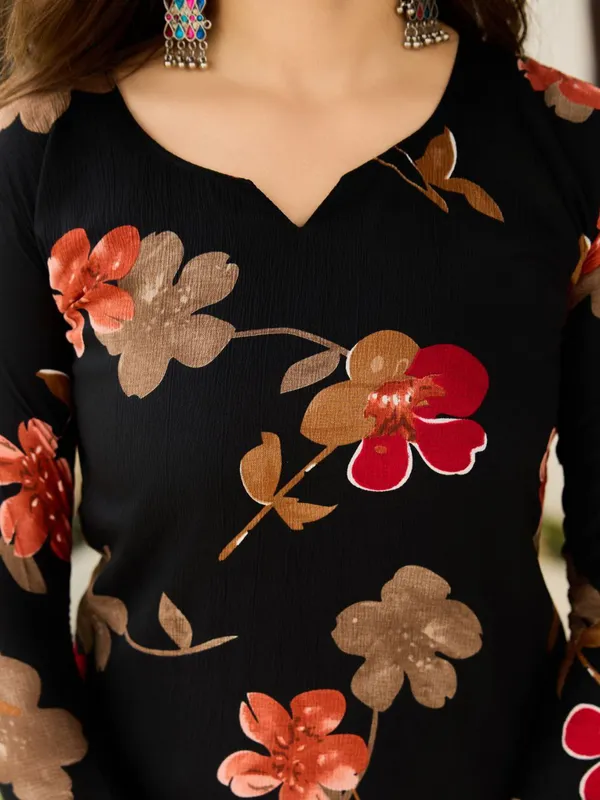 Black_Premium_And_Fancy_Design_Silk_Blend_Kurti_Set_For_Women