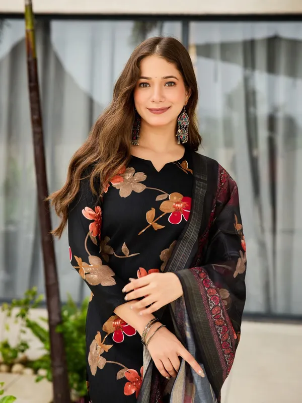 Black_Premium_And_Fancy_Design_Silk_Blend_Kurti_Set_For_Women