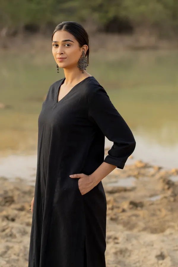 Black_Premium_And_Fancy_Design_Chanderi_Kurti_Set_For_Women