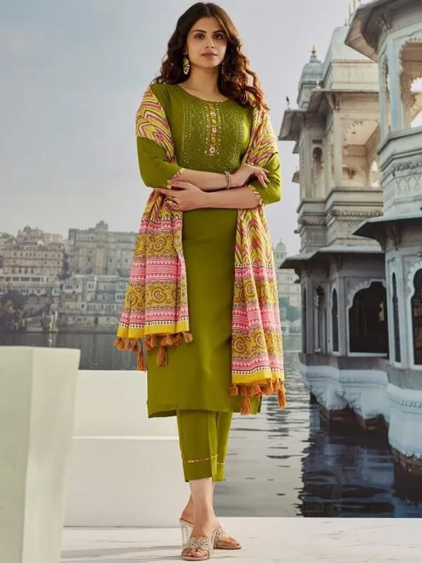 Olive_Green_Premium_And_Fancy_Design_Muslin_Cotton_Kurti_Set_For_Women