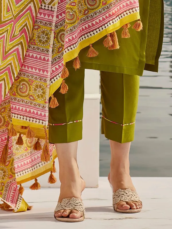 Olive_Green_Premium_And_Fancy_Design_Muslin_Cotton_Kurti_Set_For_Women