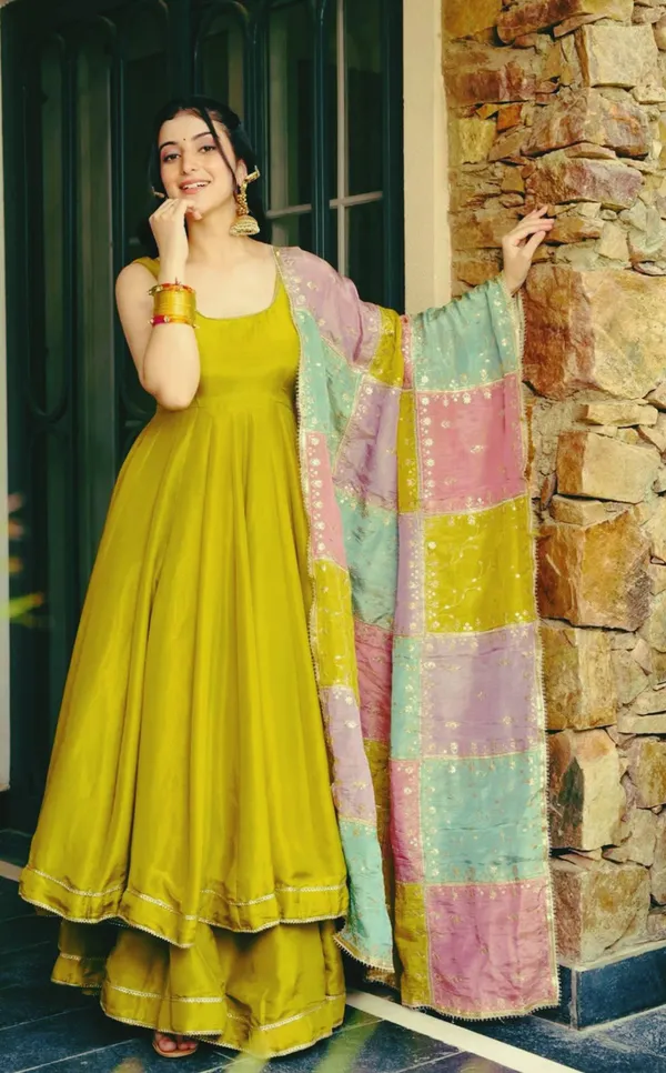 Mehendi_Green_Premium_And_Fancy_Design_Roman_Simmer_Silk_Suit_Set_For_Women