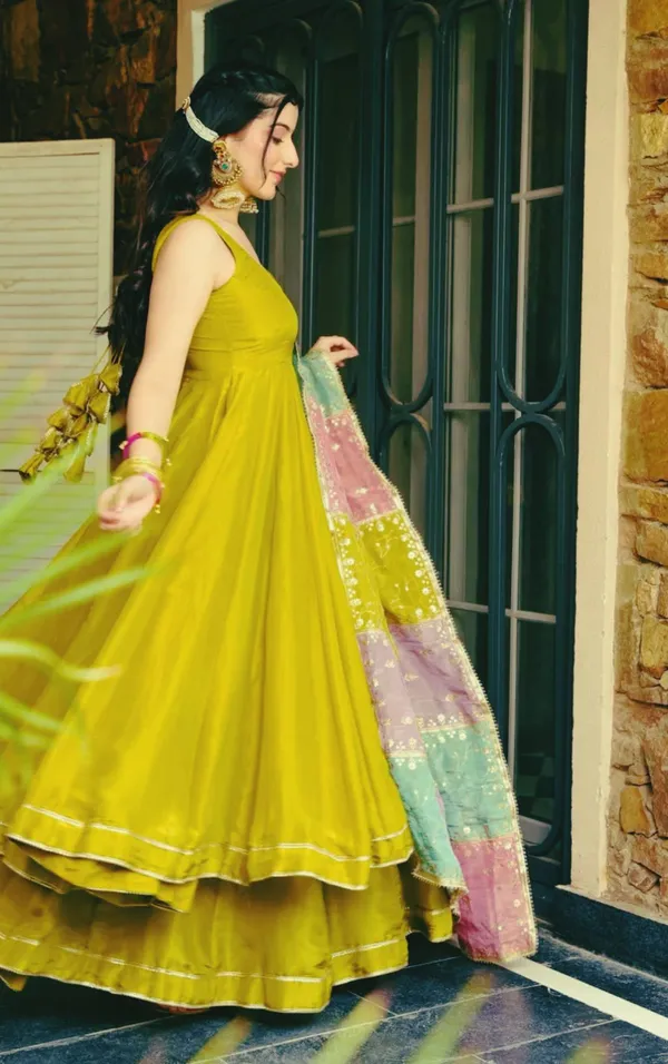 Mehendi_Green_Premium_And_Fancy_Design_Roman_Simmer_Silk_Suit_Set_For_Women