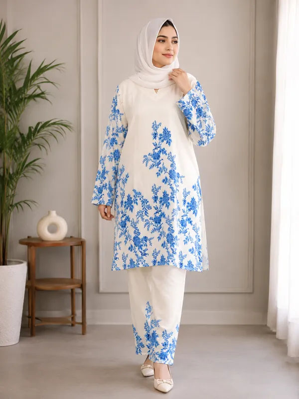 Amber_Rayon_Geometric_Floral_Print_Kurti_Set_For_Women