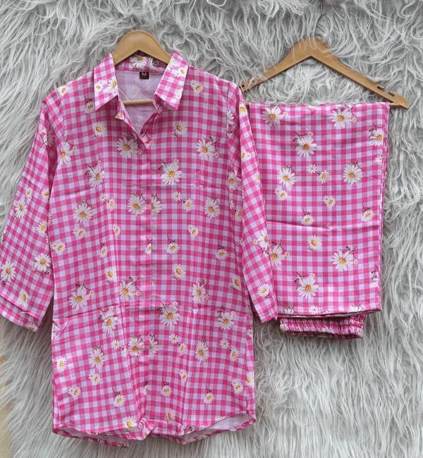 Pink_Checked_Floral_Print_Night_Suit_For_Women