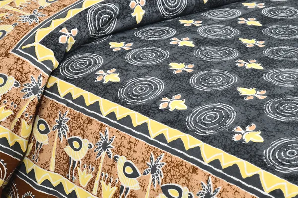 Yellow_And_Dark_Blue_Cotton_Feel_Geometric_Print_Bedsheet_108_X_108_Inch