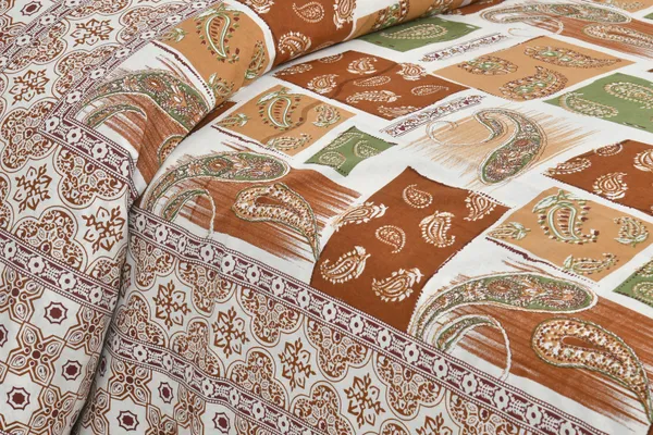 Red_And_Rust__Cotton_Feel_Printed_Bedsheet_108_X_108_Inch