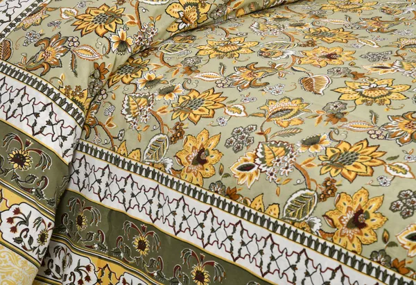 Yellow_Cotton_Feel_Printed_Bedding_Set_100_X_108_Inch