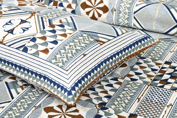 Multicolour_Cotton_Feel_Geometric_Print_Bedding_Set_108_X_108_Inch