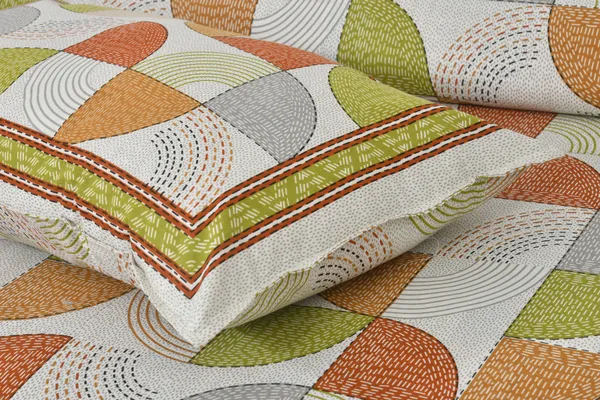 Green_And_Orange_Cotton_Feel_Geometric_Print_Bedsheet_100_X_108_Inch