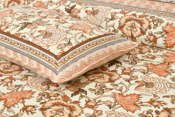 Yellow_And_Rust_Cotton_Feel_Printed_Bedding_Set_100_X_108_Inch