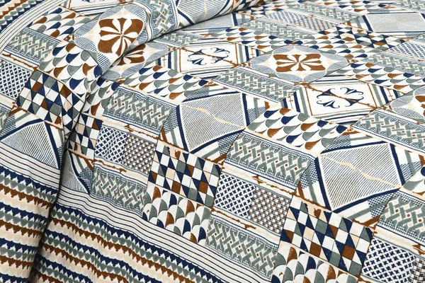 Multicolour_Cotton_Feel_Geometric_Print_Bedding_Set_108_X_108_Inch