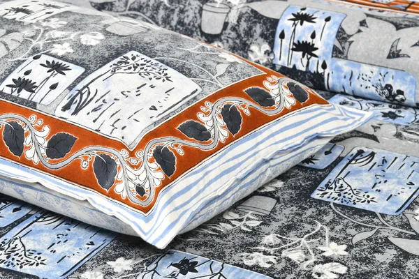 Blue_And_Orange_Cotton_Feel_Printed_Bedding_Set_108_X_108_Inch
