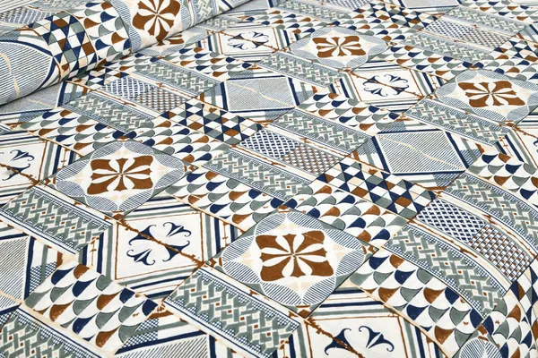Multicolour_Cotton_Feel_Geometric_Print_Bedding_Set_108_X_108_Inch
