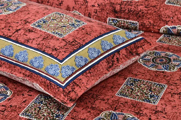 Pink_And_Red_Cotton_Feel_Motif_Bedsheet_108_X_108_Inch