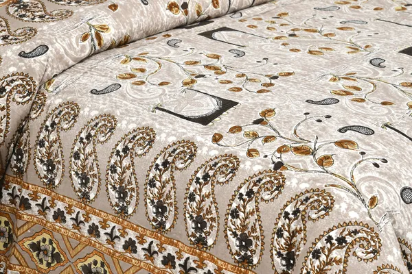 Mustard_And_Yellow_Cotton_Feel_Printed_Bedding_Set_108_X_108_Inch
