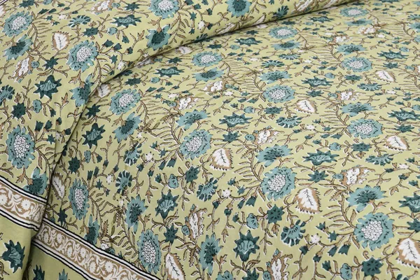 Green_Cotton_Feel_Printed_Bedding_Set_108_X_108_Inch
