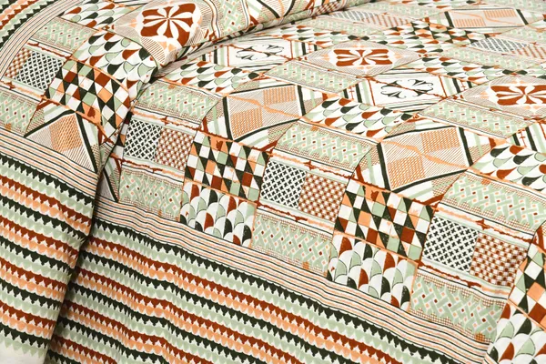 Multicolour_Cotton_Feel_Geometric_Print_Bedsheet_108_X_108_Inch