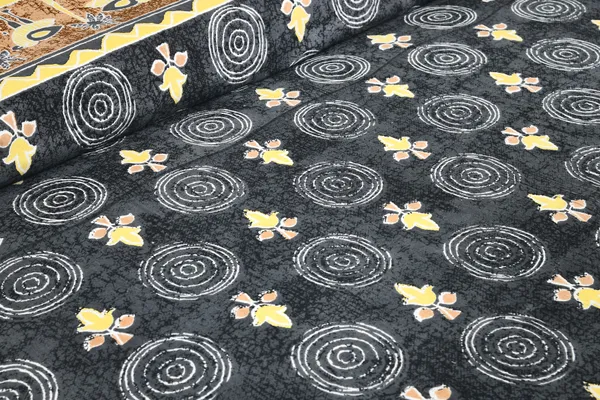 Yellow_And_Dark_Blue_Cotton_Feel_Geometric_Print_Bedsheet_108_X_108_Inch