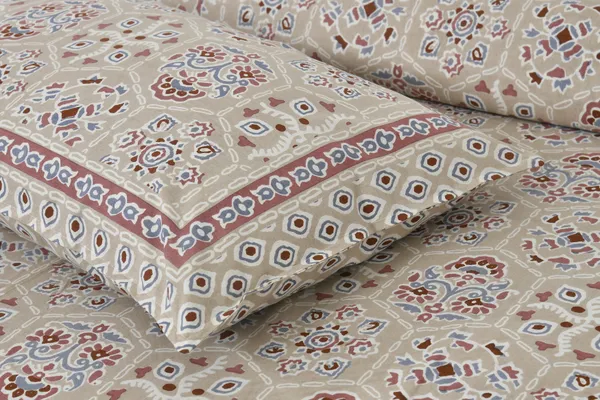 Maroon_Cotton_Feel_Printed_Bedding_Set_100_X_108_Inch