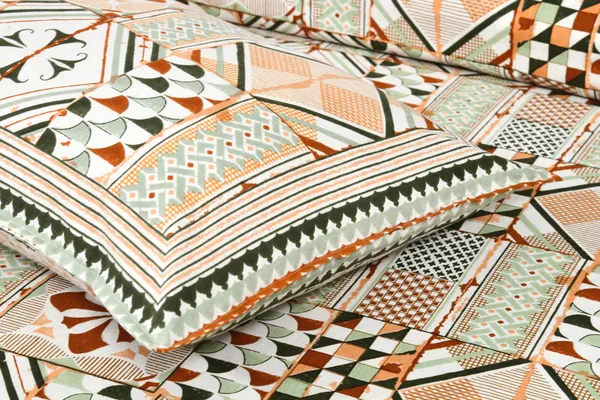 Multicolour_Cotton_Feel_Geometric_Print_Bedsheet_108_X_108_Inch
