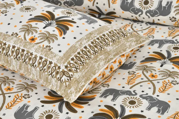 Mustard_And_Yellow_Cotton_Feel_Printed_Bedding_Set_108_X_108_Inch