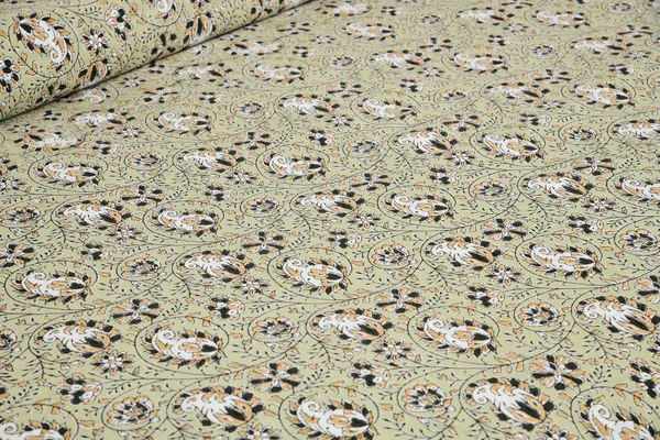 Green_Cotton_Feel_Printed_Bedsheet_108_X_108_Inch