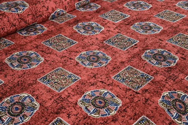 Pink_And_Red_Cotton_Feel_Motif_Bedsheet_108_X_108_Inch