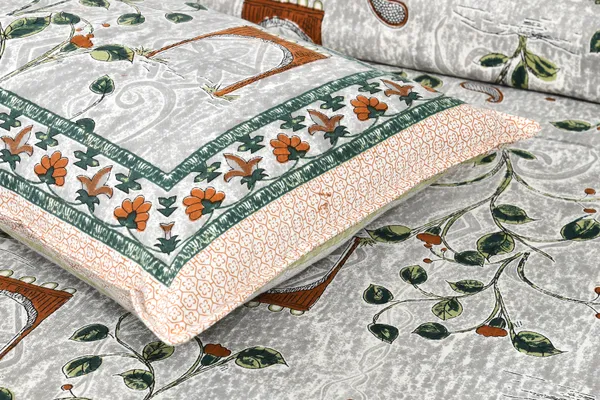 Green_And_White_Cotton_Feel_Printed_Bedding_Set_108_X_108_Inch