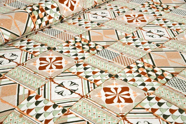Multicolour_Cotton_Feel_Geometric_Print_Bedsheet_108_X_108_Inch