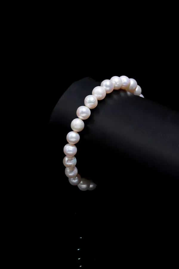 Elegant_White_Pearl_Beaded_Bracelet_For_Women