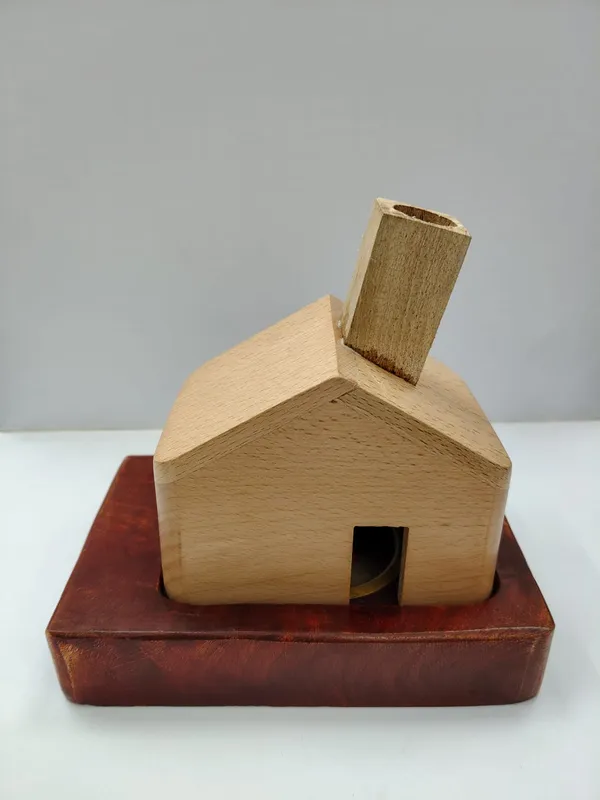 Wooden_Decorative_House_With_Chimney_Showpiece
