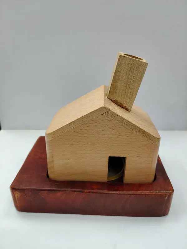 Wooden_Decorative_House_With_Chimney_Showpiece