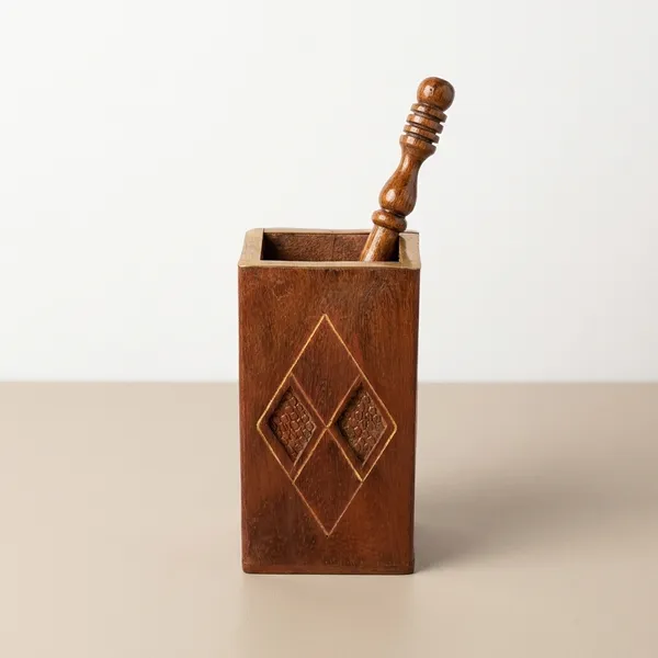 Wooden_Pen_Holder_With_Decorative_Wooden_Pen