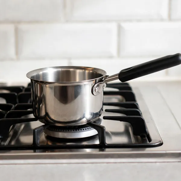 Stainless_Steel_Saucepan_With_Handle