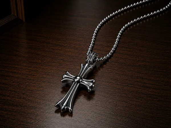 Silver_Titanium_Steel_Cross_Pendant_With_Chain_For_Men