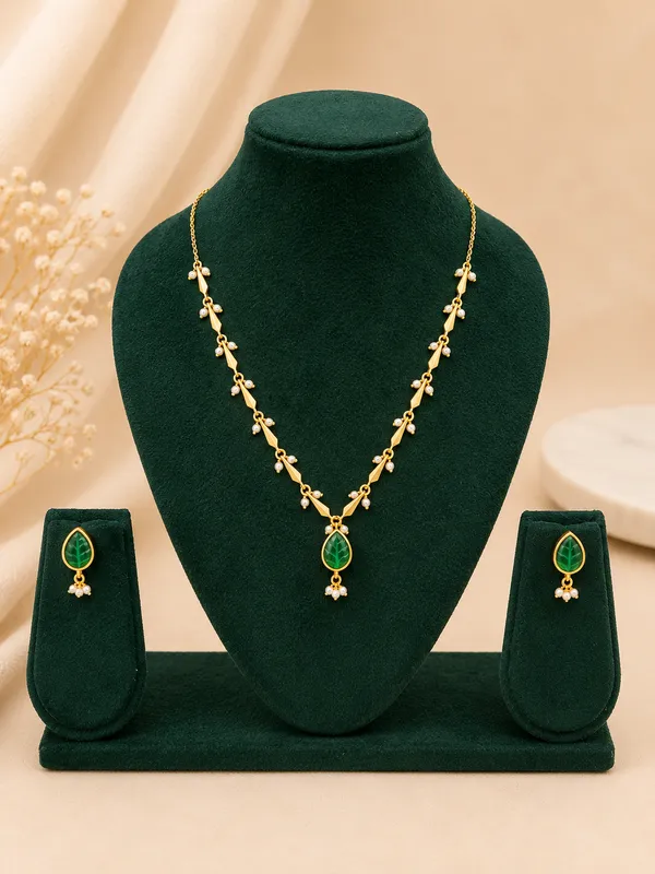 Gold_Carved_Leaf_Pendant_Necklace_Set_With_Pearl_And_Cz_Chain