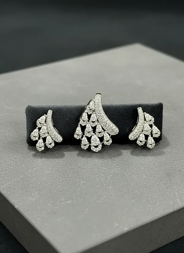 Silver_Premium_Floral-Shaped_Cz_Pendant_Set