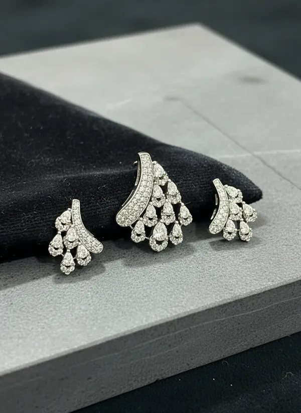 Silver_Premium_Floral-Shaped_Cz_Pendant_Set