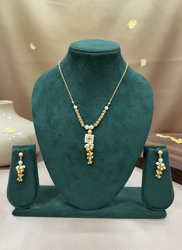Gold_And_Pearl_Cluster_Drop_Necklace_Set