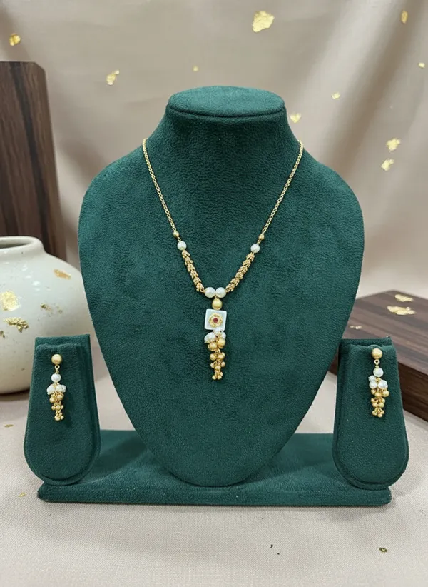Gold_And_Pearl_Cluster_Drop_Necklace_Set