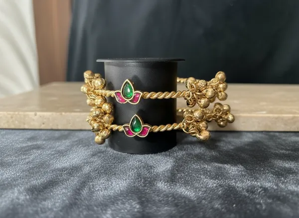 Antique_Gold_Twisted_Rope_Bangles_With_Ruby_And_Emerald_Motif_And_Ghungroo_Drops