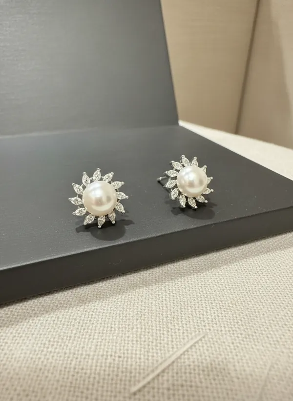 Silver_Premium_Pearl_Sunburst_Stud_Earrings