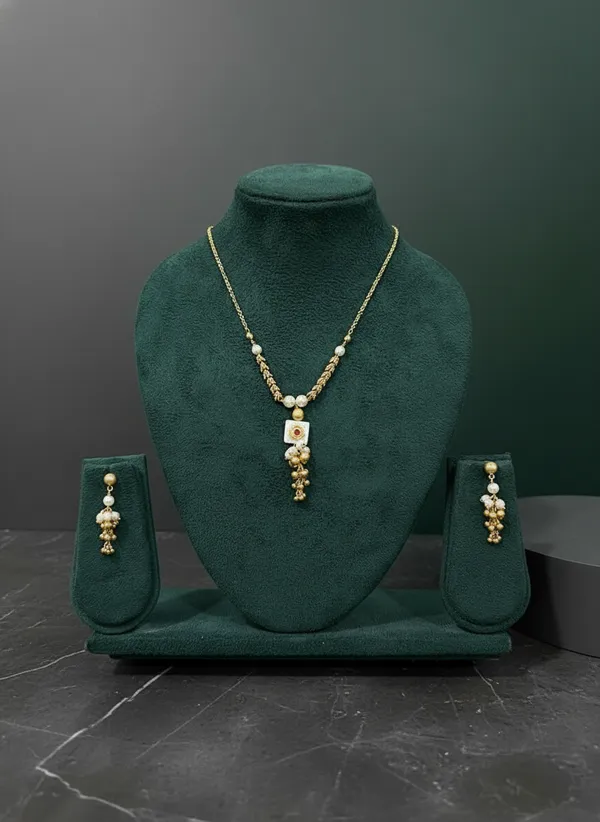 Gold_Pearl_And_Ghungroo_Cluster_Necklace_Set